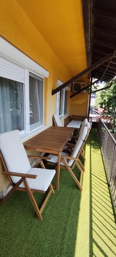 Levendula Apartmanhaz ハイデゥソボスロー エクステリア 写真