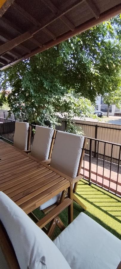 Levendula Apartmanhaz ハイデゥソボスロー エクステリア 写真