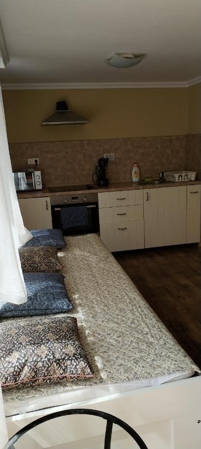 Levendula Apartmanhaz ハイデゥソボスロー エクステリア 写真